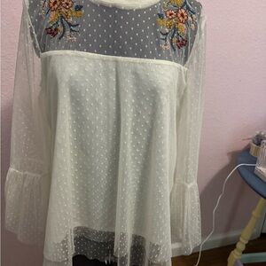 🎁3/$15 Embroidered Sheer Ivory Blouse
